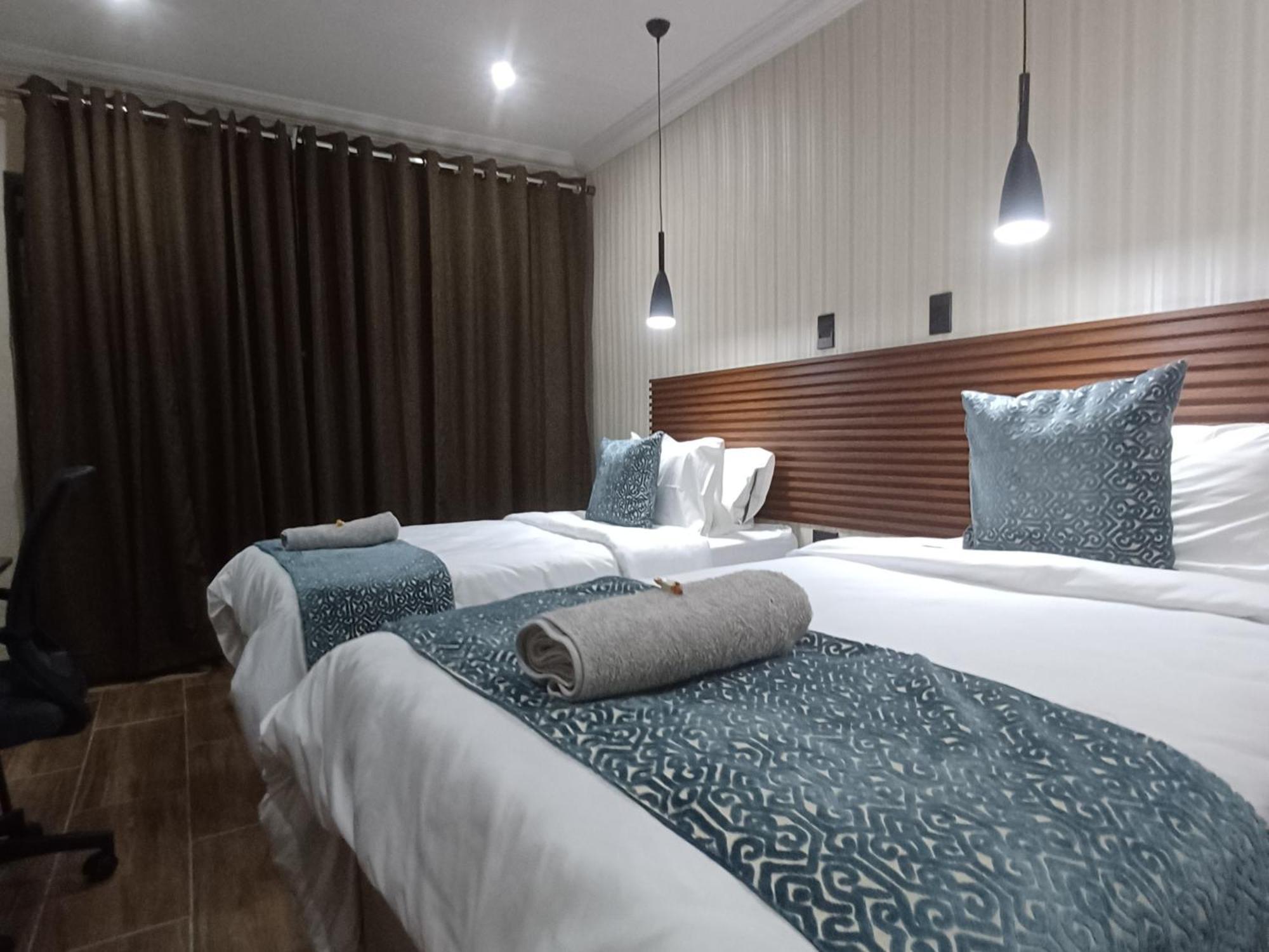 Delux Guesthouse Volksrust Eksteriør billede